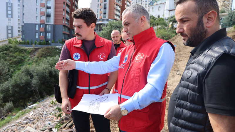 Yomra’da çalışmalarda son durum: Başkan Mustafa Bıyık açıkladı Yomra Belediye Başkanı Mustafa Bıyık, ilçede devam eden çalışmaları yerinde