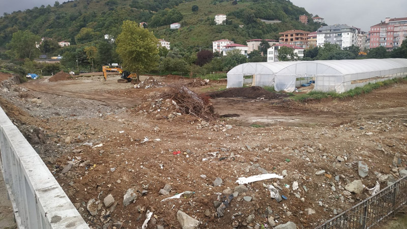 Yomra Belediyesi, ilçedeki otopark çalışmalarını sürdürüyor.